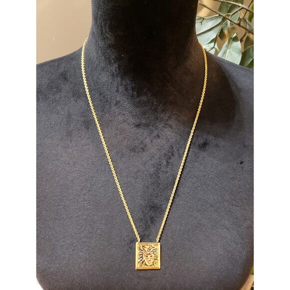 Womens Gold Tone Anne Klein Lion Head Square Pendant Necklace /Spring Ring Clasp - Picture 2 of 6